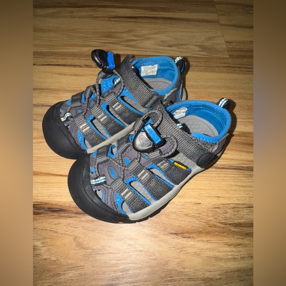 Little Kids KEEN Newport H2 (Magnet/Brilliant Blue)